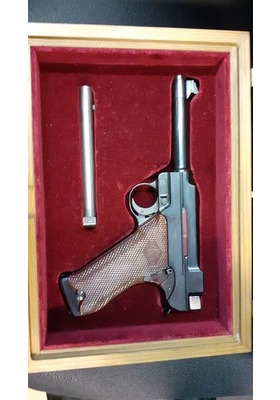 VALMET L-35 (LAHTI) 9MM PARA JUHLAMALLI PUULAATIKOSSA, AMPUMATON