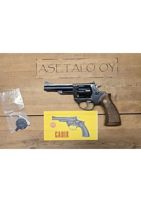 ASTRA CADIX .32 S&W LONG 4" KÄYT OMASSA LAATIKOSSA