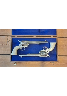 UBERTI/CIMARRON REVOLVERIPARI LAATIKOSSA .44-40 7 ½"  KÄYT