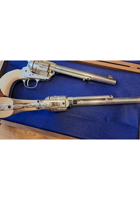 UBERTI/CIMARRON REVOLVERIPARI LAATIKOSSA .44-40 7 ½"  KÄYT