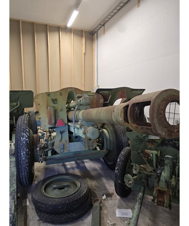 105 H 33 HOWITZER 10,5 CM leFH 18 DEACTIVATED