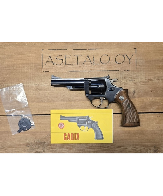 ASTRA CADIX .32 S&W LONG 4" KÄYT OMASSA LAATIKOSSA