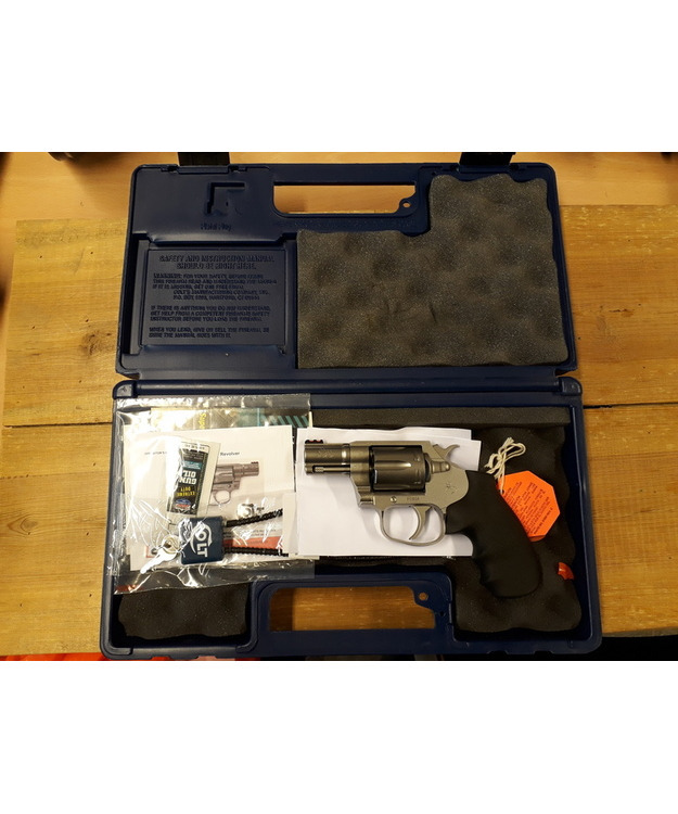 COLT COBRA REVOLVERI 2'' .38 SPECIAL, TASKUASE