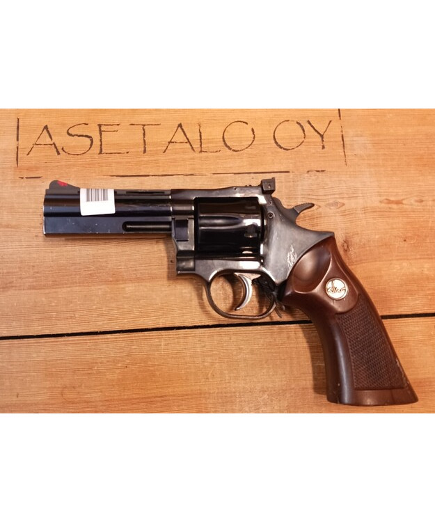 DAN WESSON VH4 .357 MAG 4" SIN #642145