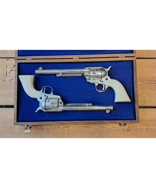 UBERTI/CIMARRON REVOLVERIPARI LAATIKOSSA .44-40 7 ½"  KÄYT